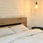 Romantic Apartments- View Of The Town Hall *