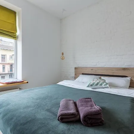 Romantic Apartments- View Of The Town Hall 아파트 *