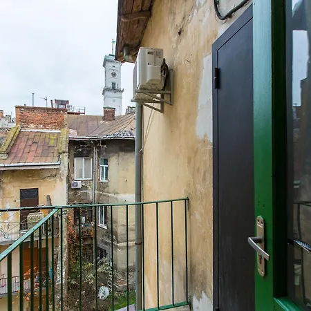 Romantic Apartments- View Of The Town Hall * Lviv