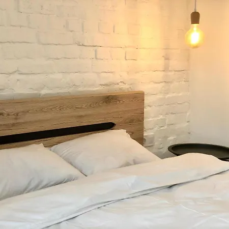 Romantic Apartments- View Of The Town Hall *