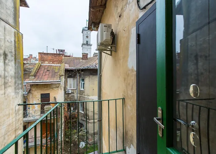 Romantic Apartments- View Of The Town Hall * Leópolis