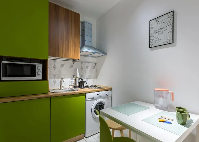 Romantic Apartments- View Of The Town Hall