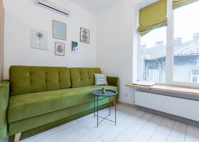 Romantic Apartments- View Of The Town Hall