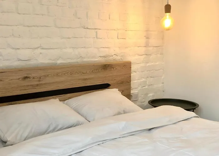 Romantic Apartments- View Of The Town Hall *